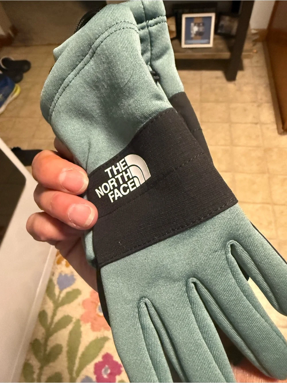 The North Face boys Sage Green and Black Tech Gloves